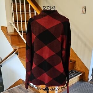 👚Tahari Burgundy and Black Knit Sweater